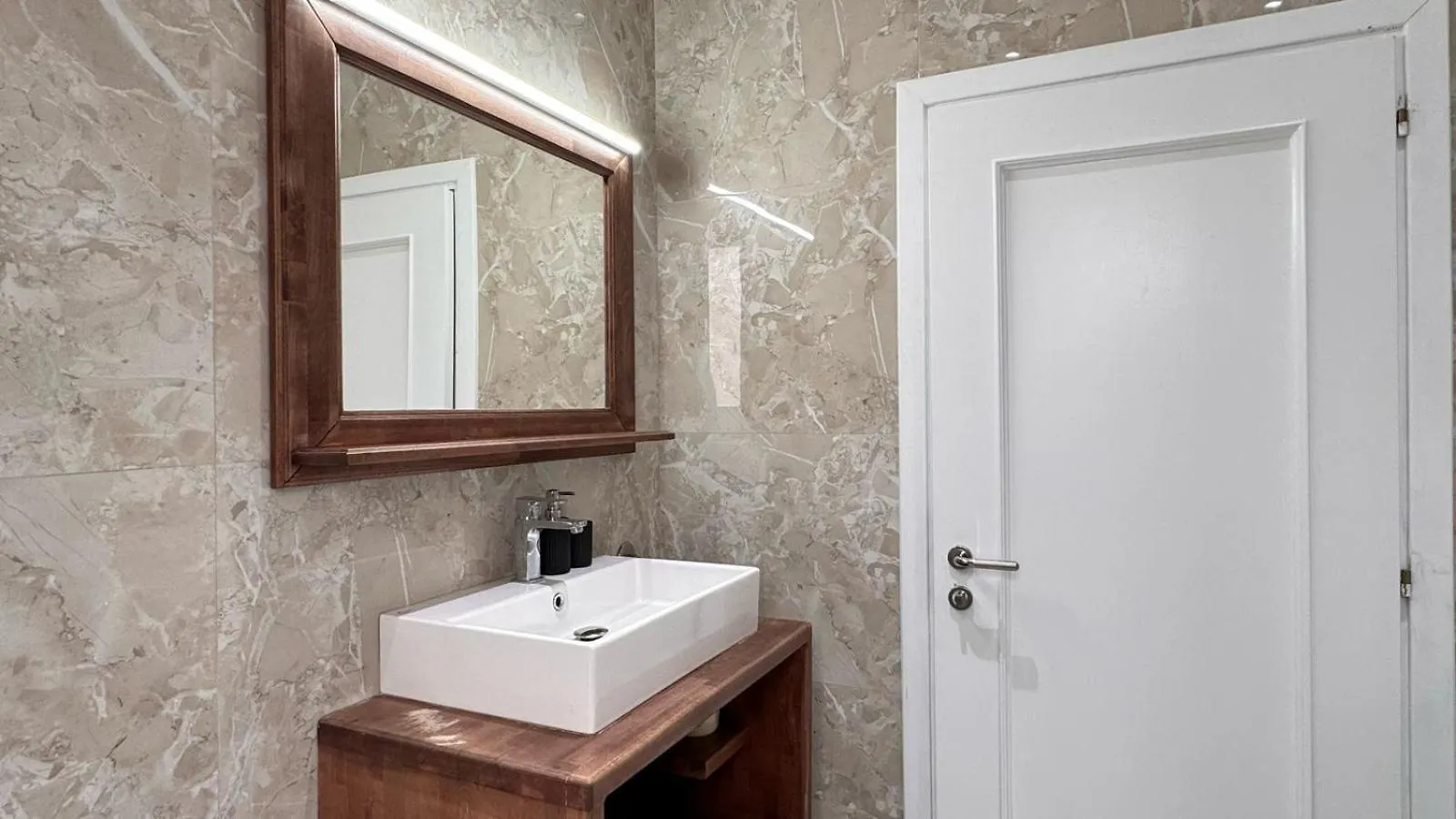 Terrace Flat In Heart Of Tirana Apartment